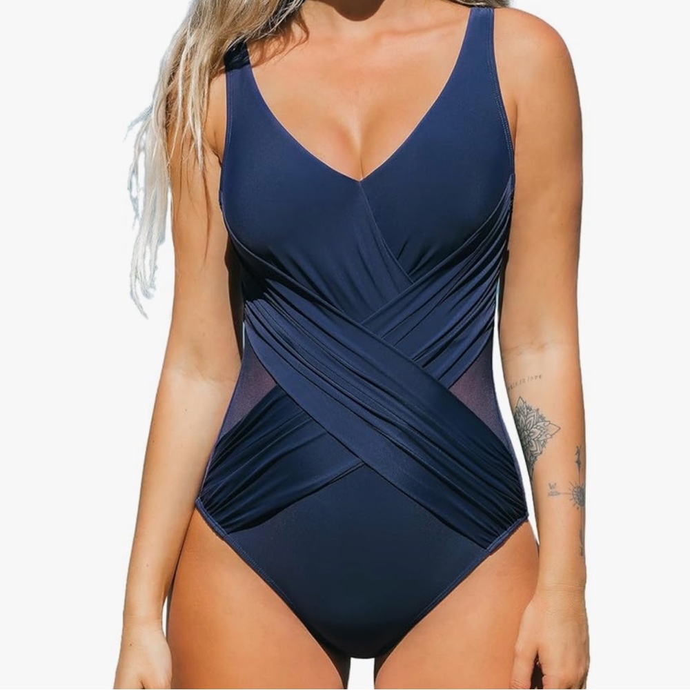 CUPSHE Women's One Piece Swimsuit Bathing Suit Tummy Control‎ Plunging Neck